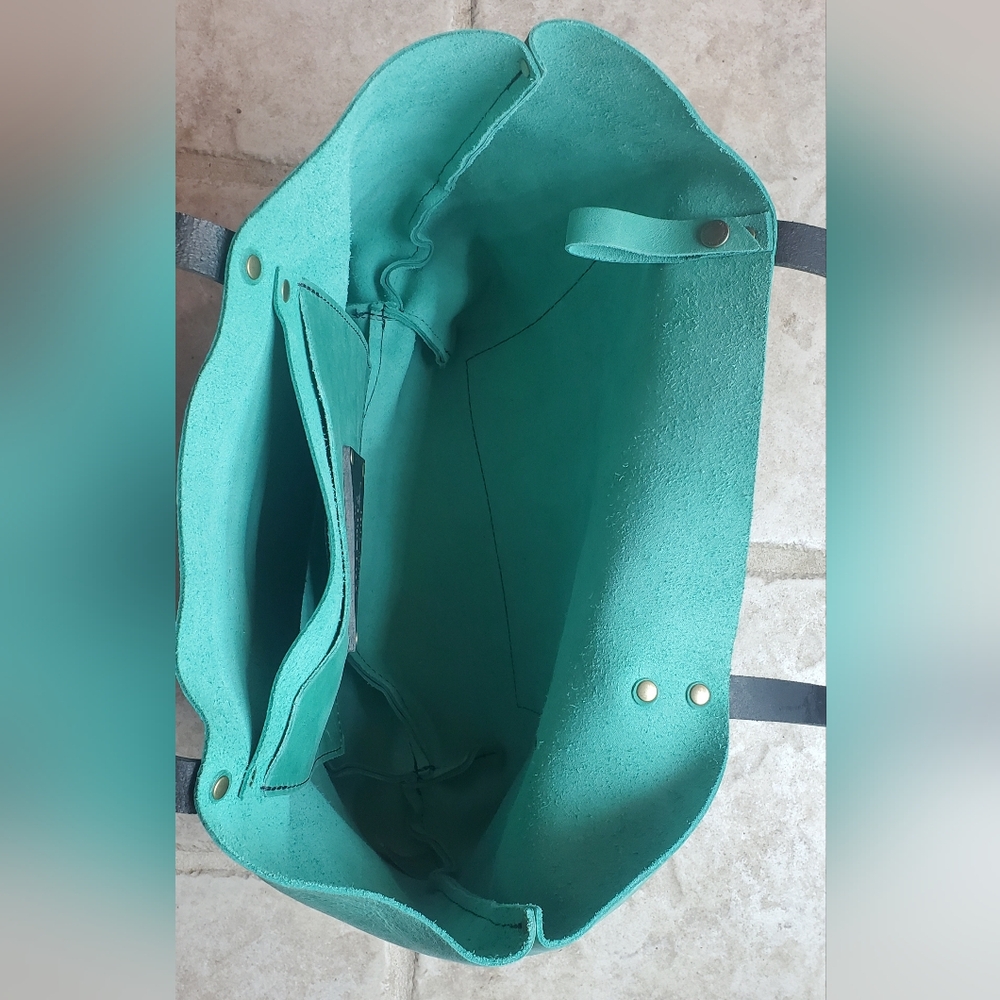 Portland Leather Green Tote Bag - Picture 4 of 9